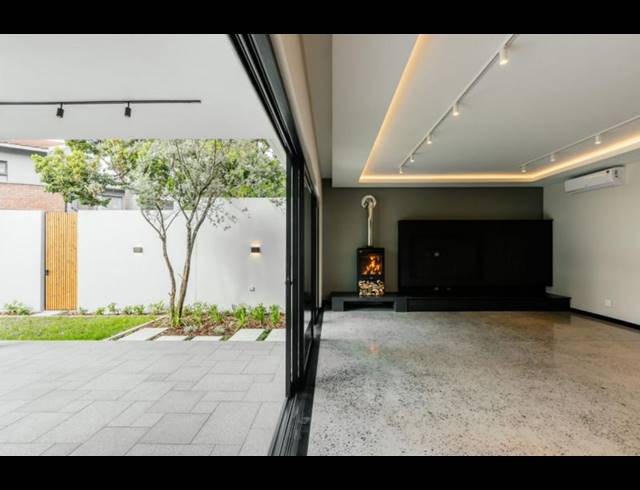 4 BEDROOM HOUSE FOR SALE IN WATERKLOOF RIDGE